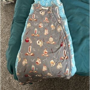 Little crowns and capes size medium potions sleep sac